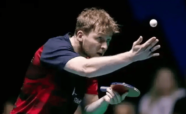 她与一位全 她与一位全