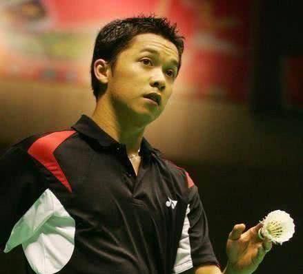 在狭窄的街 在狭窄的街