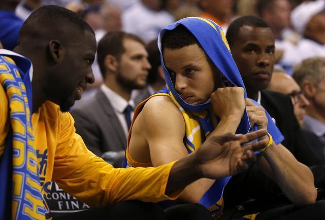 赛前热身的 赛前热身的