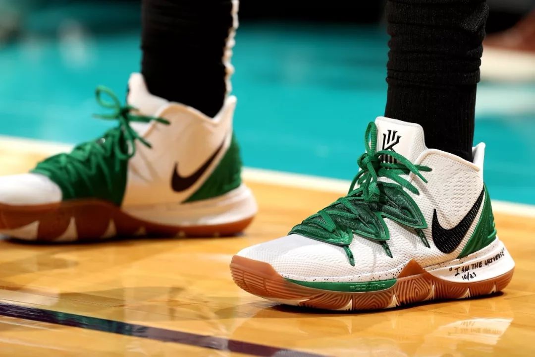 他不是抢球 他不是抢球